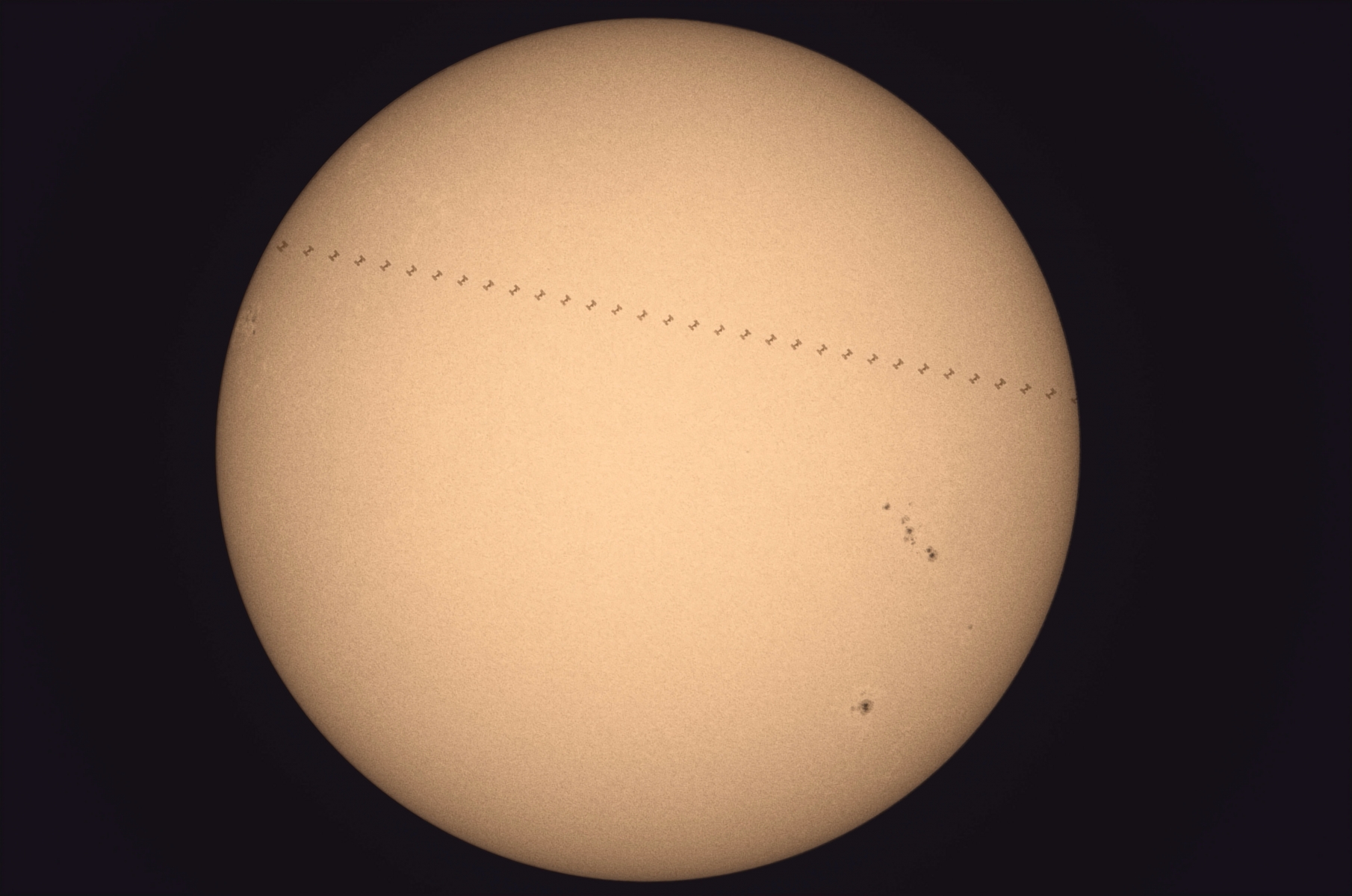 Stellarvue 130 Apo Triplet - ISS Transits the Sun - Kevin Lyons